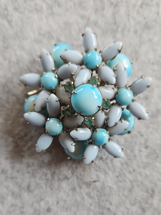 Vintage Jewelry - Vintage pale blue Gray marbleized Stones floral Spray brooch Gold Tone  Prong